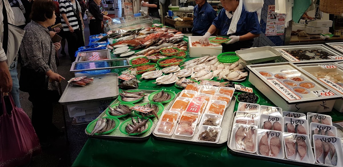 市場海鮮魚販與新鮮漁獲