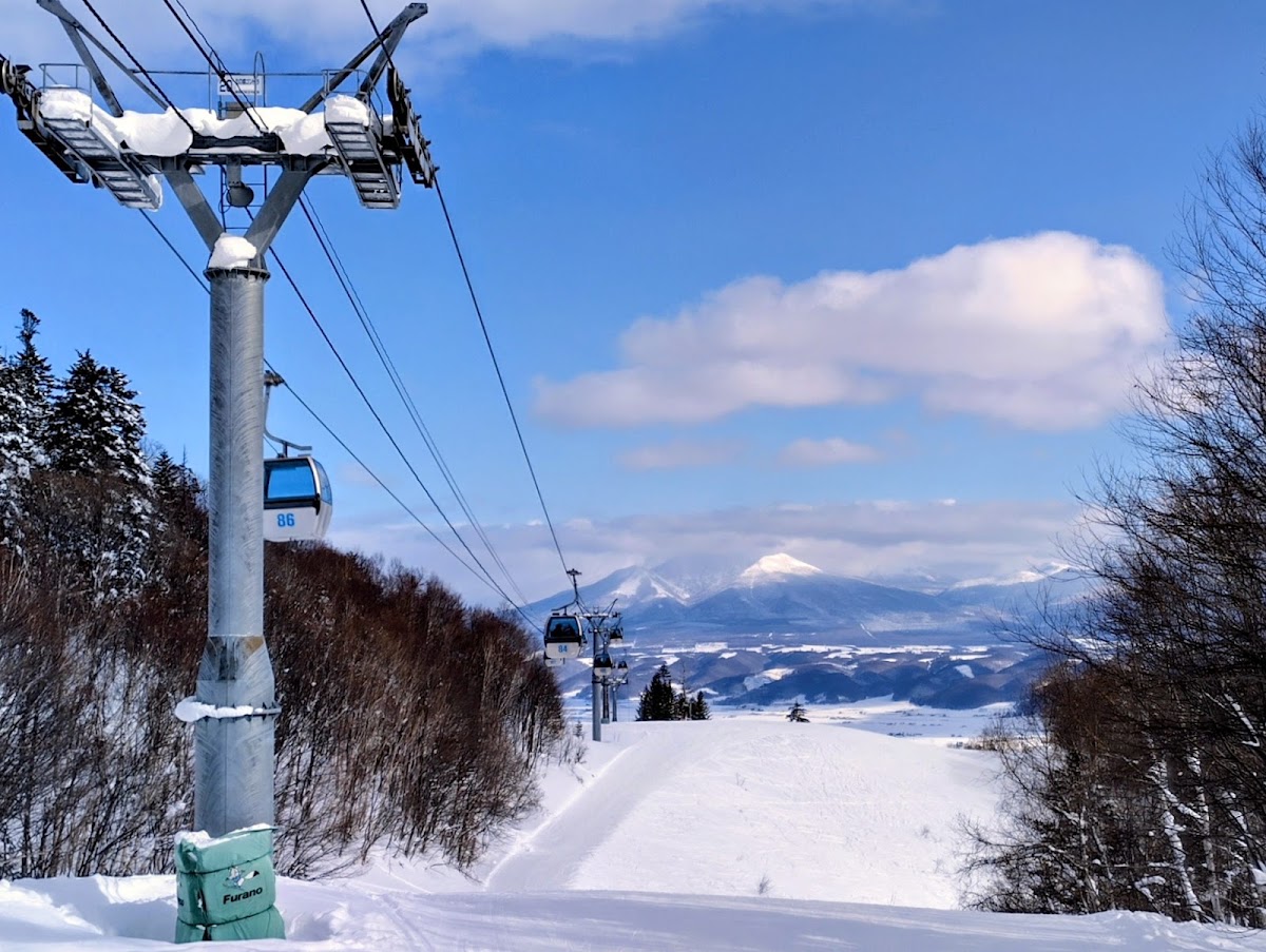 纜車與藍天雪景