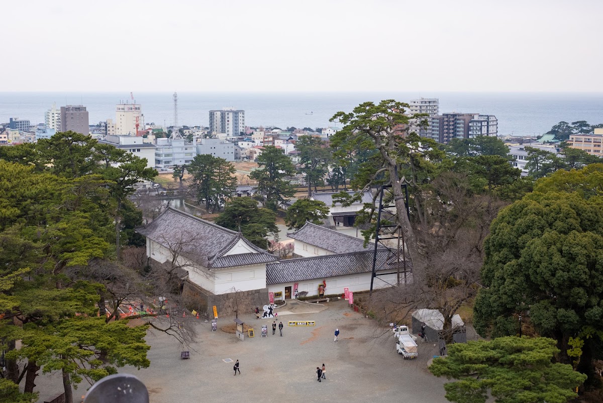 從天守閣俯瞰城市與海景