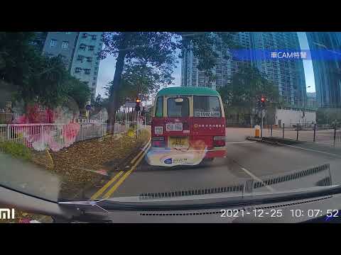 車CAM直擊 - 大圍綠Van偷雞起步疑似連衝兩支燈