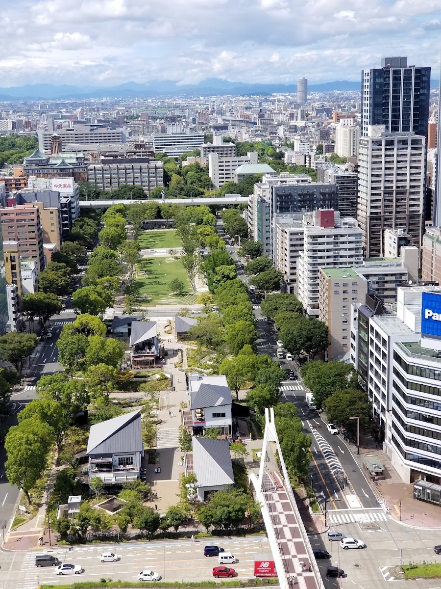 從高空俯瞰久屋大通公園與街道