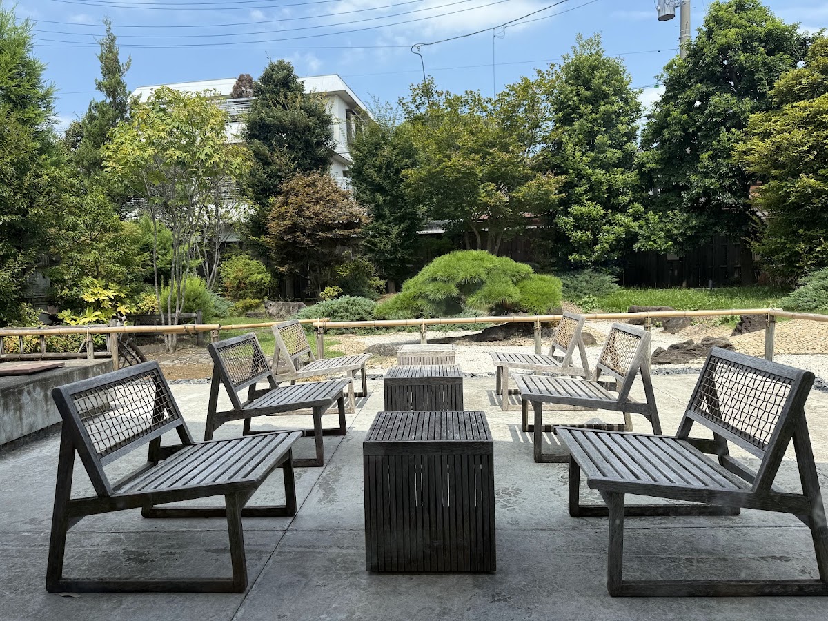 戶外庭園座位區與日式庭園造景