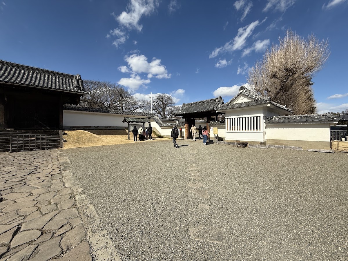 弘道館戶外入口庭院與建築