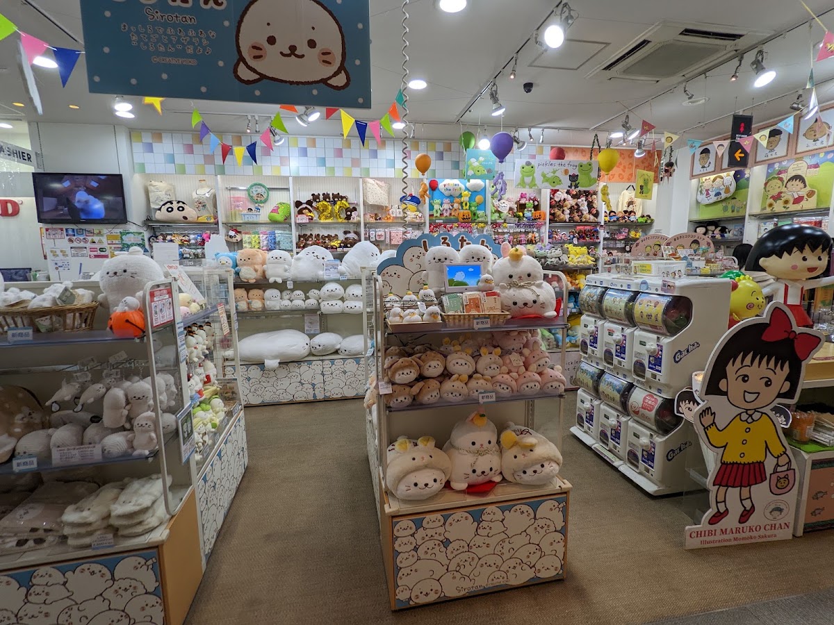 絨毛玩偶與扭蛋機商店內部