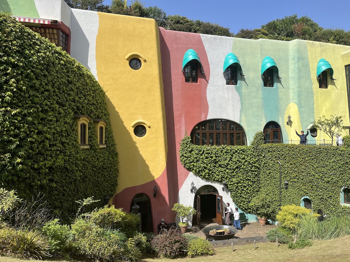美術館色彩繽紛的戶外建築外觀