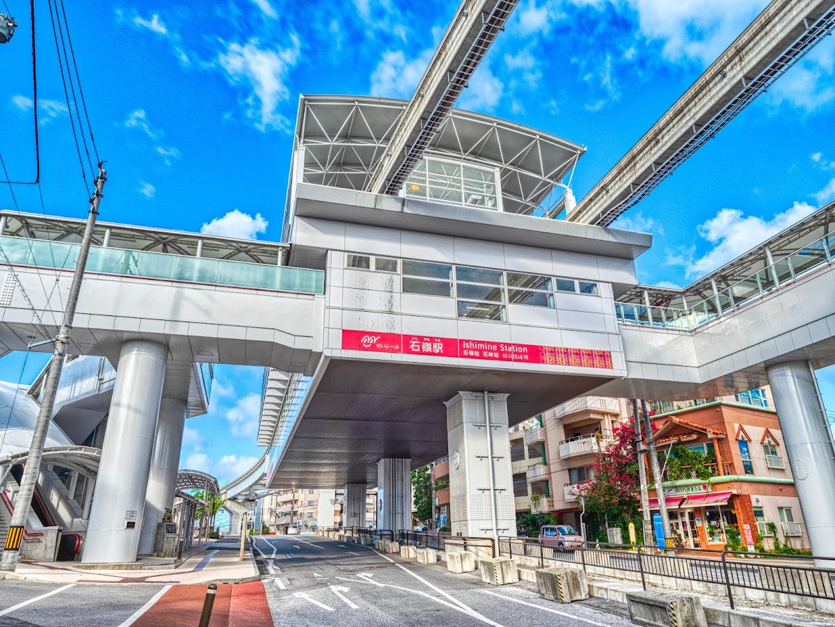 石嶺站戶外建築外觀與藍天
