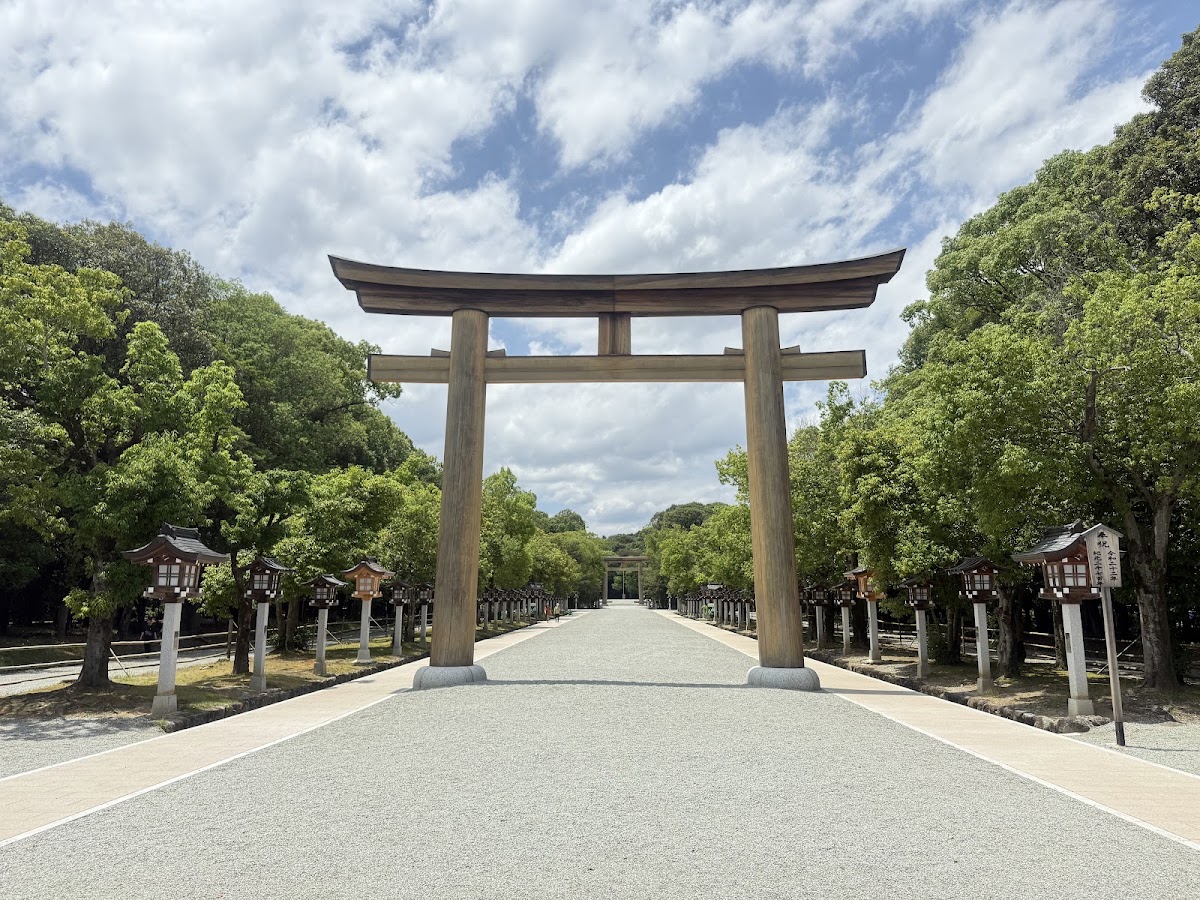 橿原神宮鳥居與參道大景