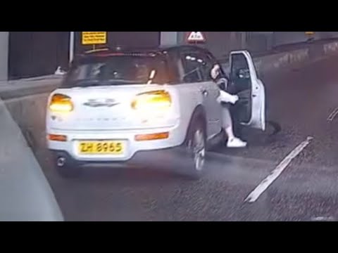 車CAM直擊 - Mini衝紅燈撞車 連翔道近Vwalk 