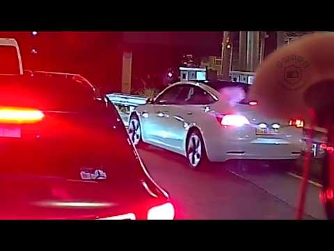 車CAM直擊 - Teslun 果然與眾不同～傻更更走去逆線 俾人迫返轉頭