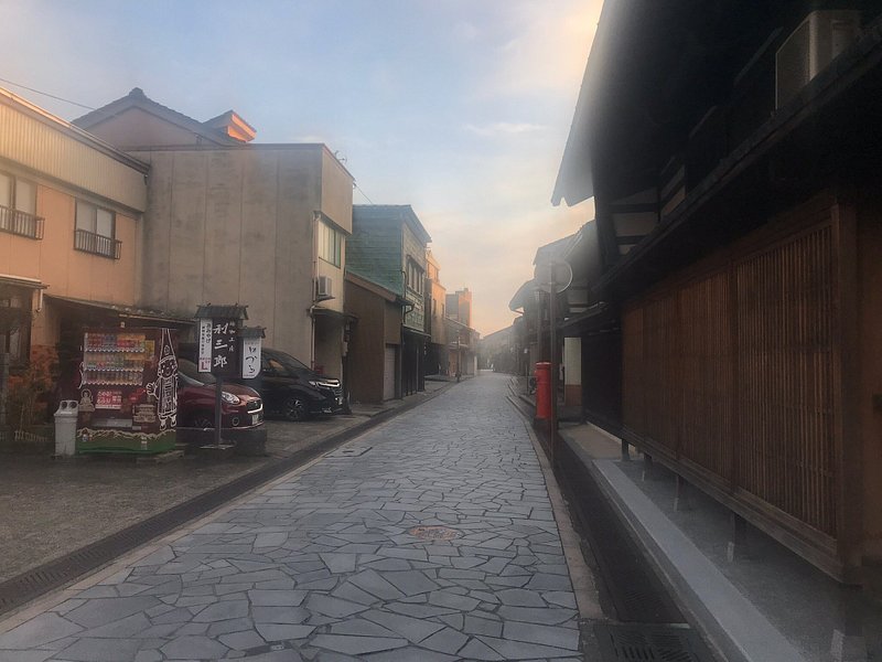 清晨寧靜的石板街道
