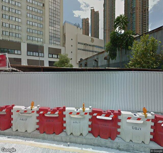 美孚月輪街露天停車場