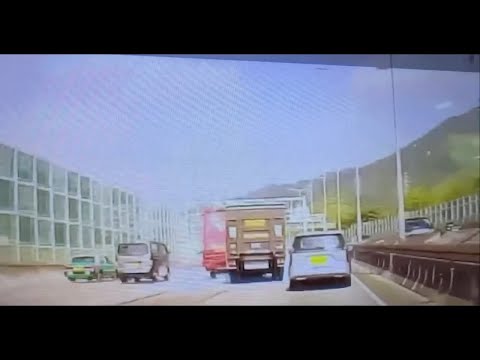 車CAM直擊 - 中線有死車 貨車一不留神從後猛撞