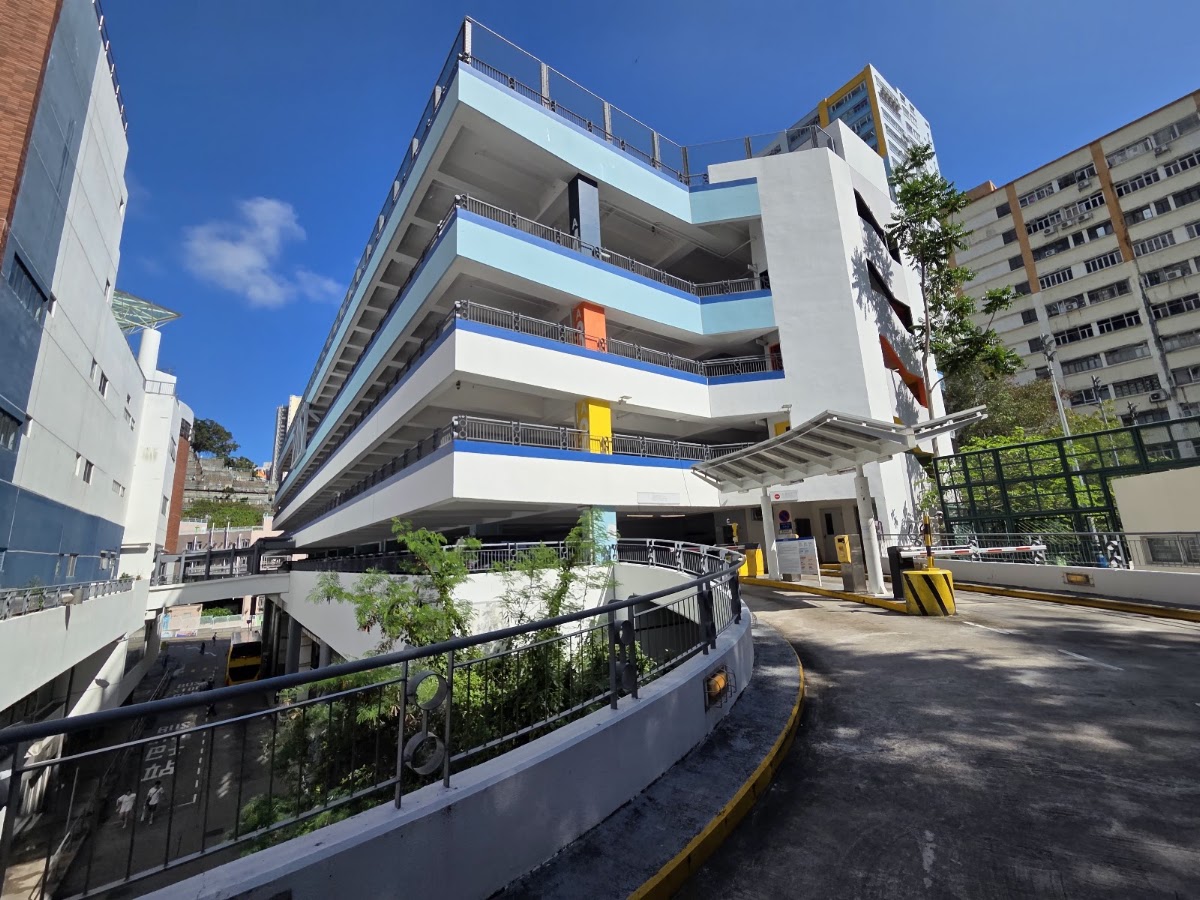 田灣商場停車場 實景照片 1