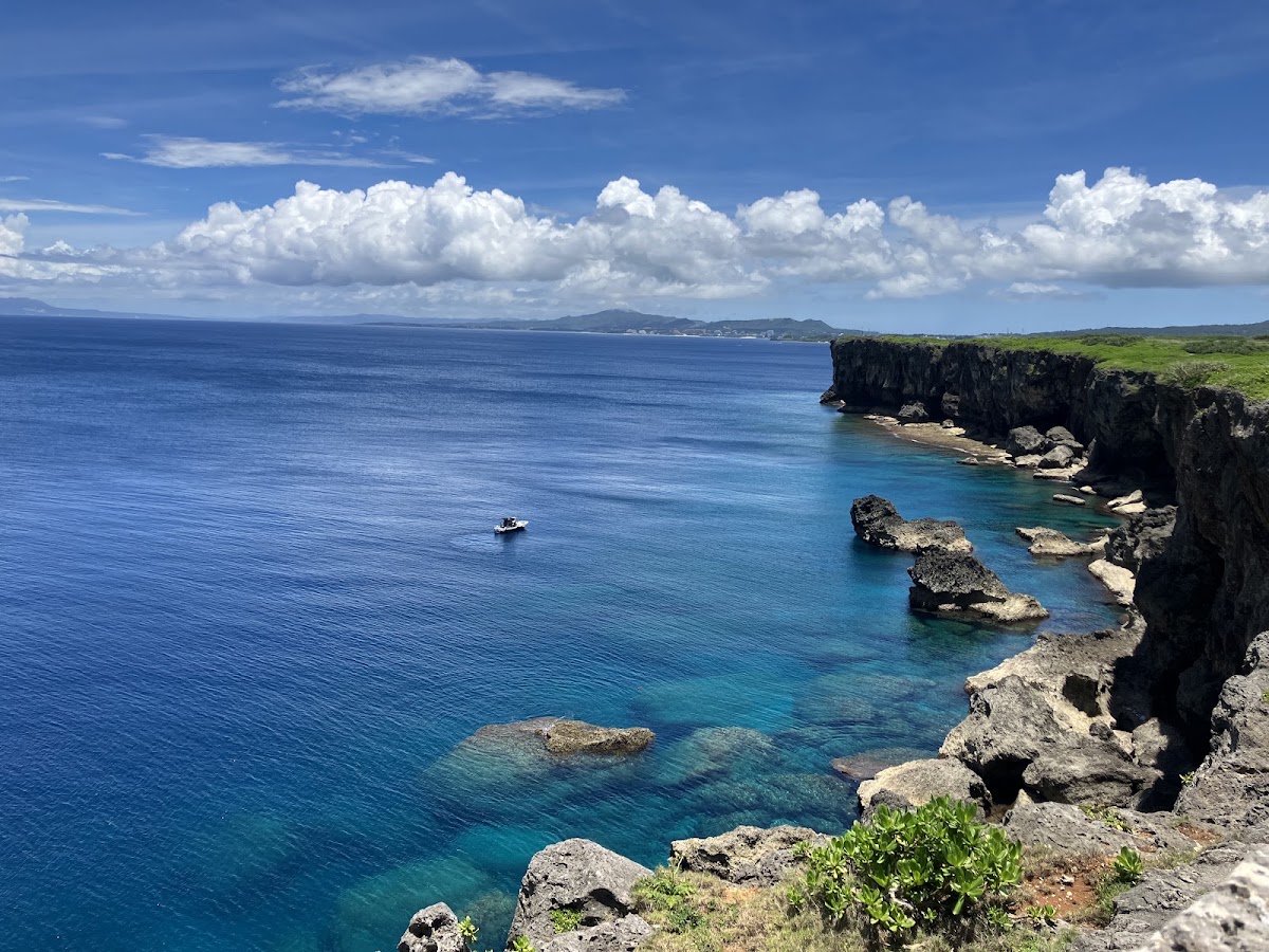 蔚藍海洋與殘波岬海岸風景