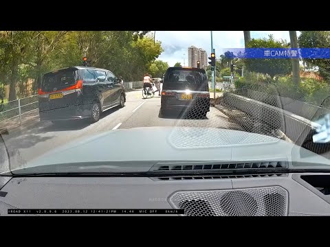 車CAM直擊 - 黃金海岸 單車衝燈撞過路人