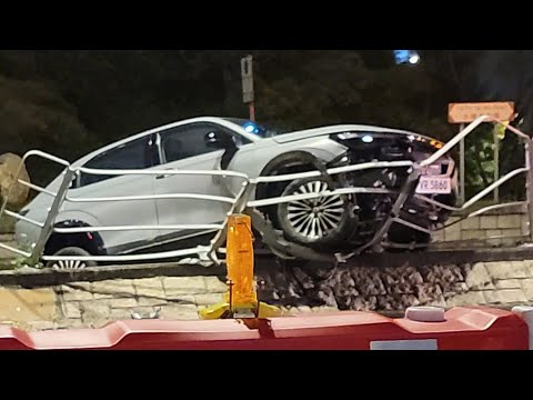 車CAM直擊 - 太和路私家車轉彎炒上壆撞欄 YR5860 