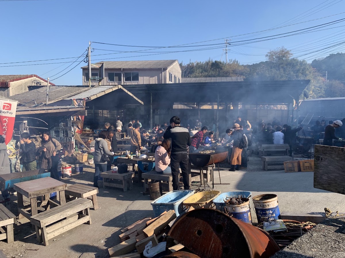 浦村牡蠣街戶外大景與人群