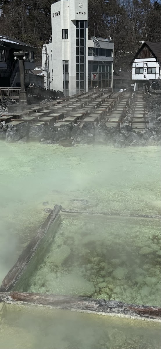 湯畑與周邊建築大景