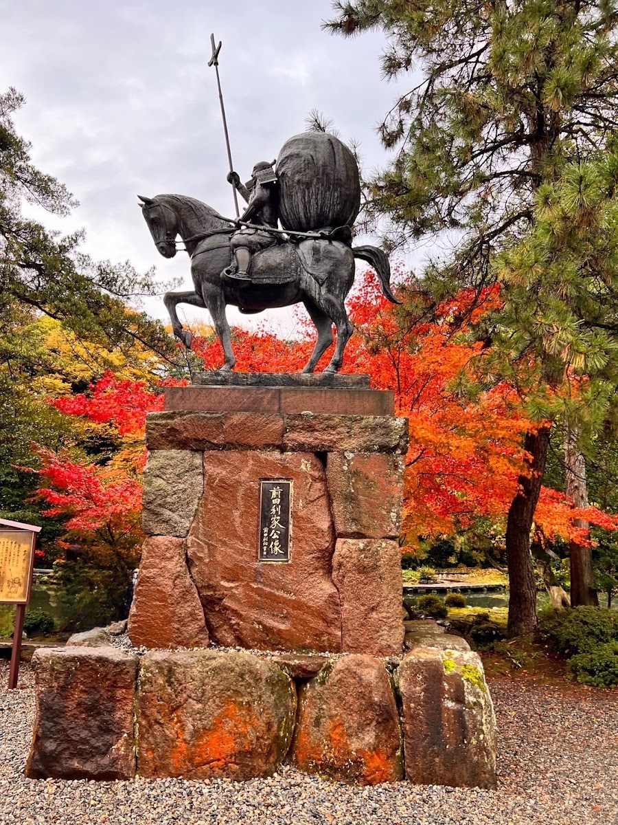 前田利家公騎馬銅像