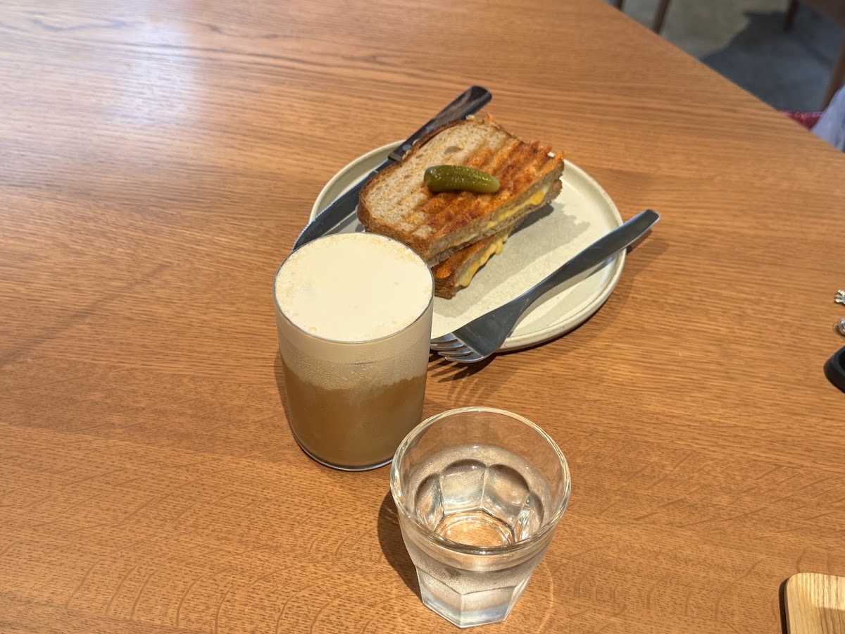烤吐司與飲品特寫