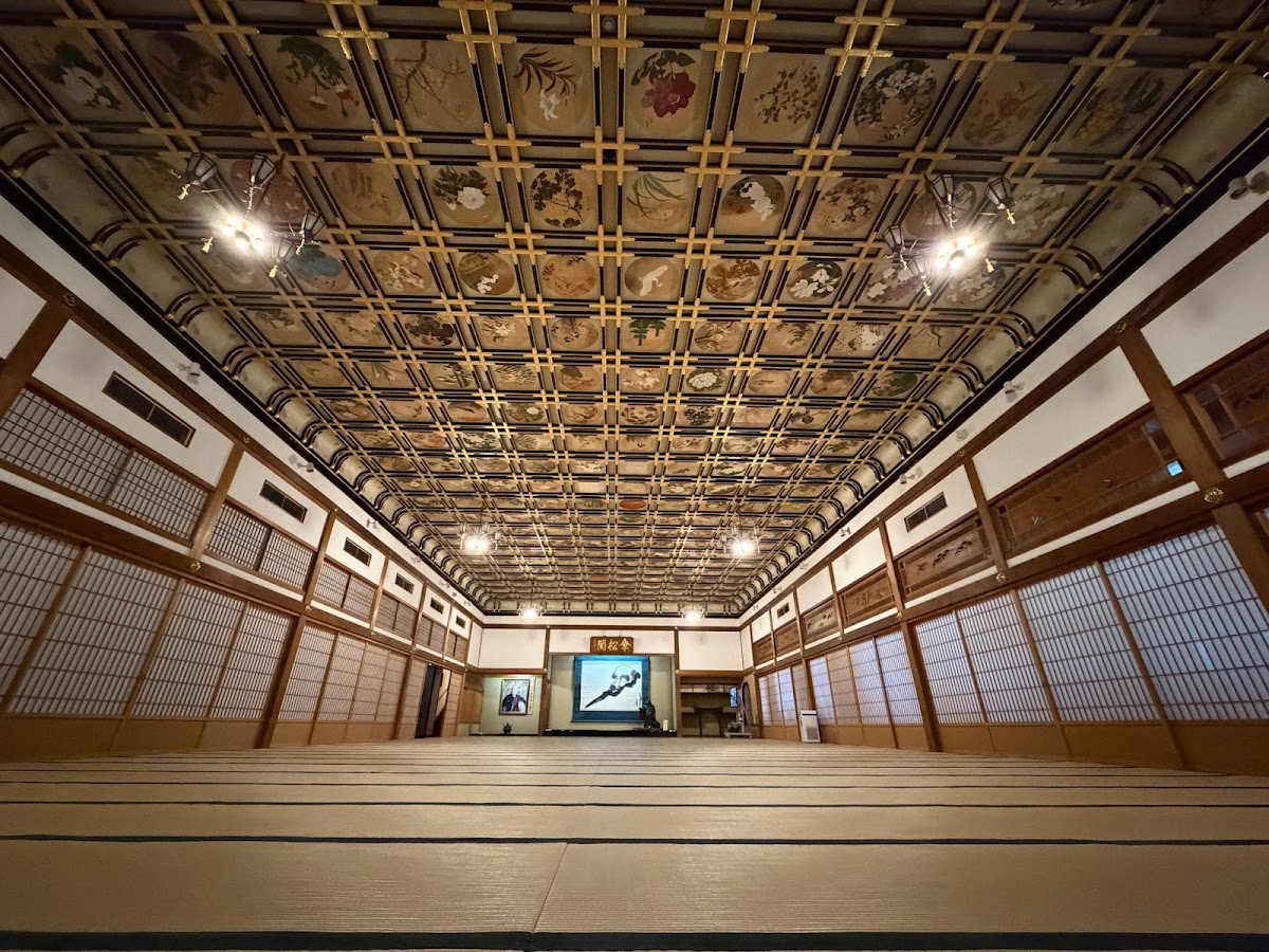 永平寺精緻彩繪天花板大廳