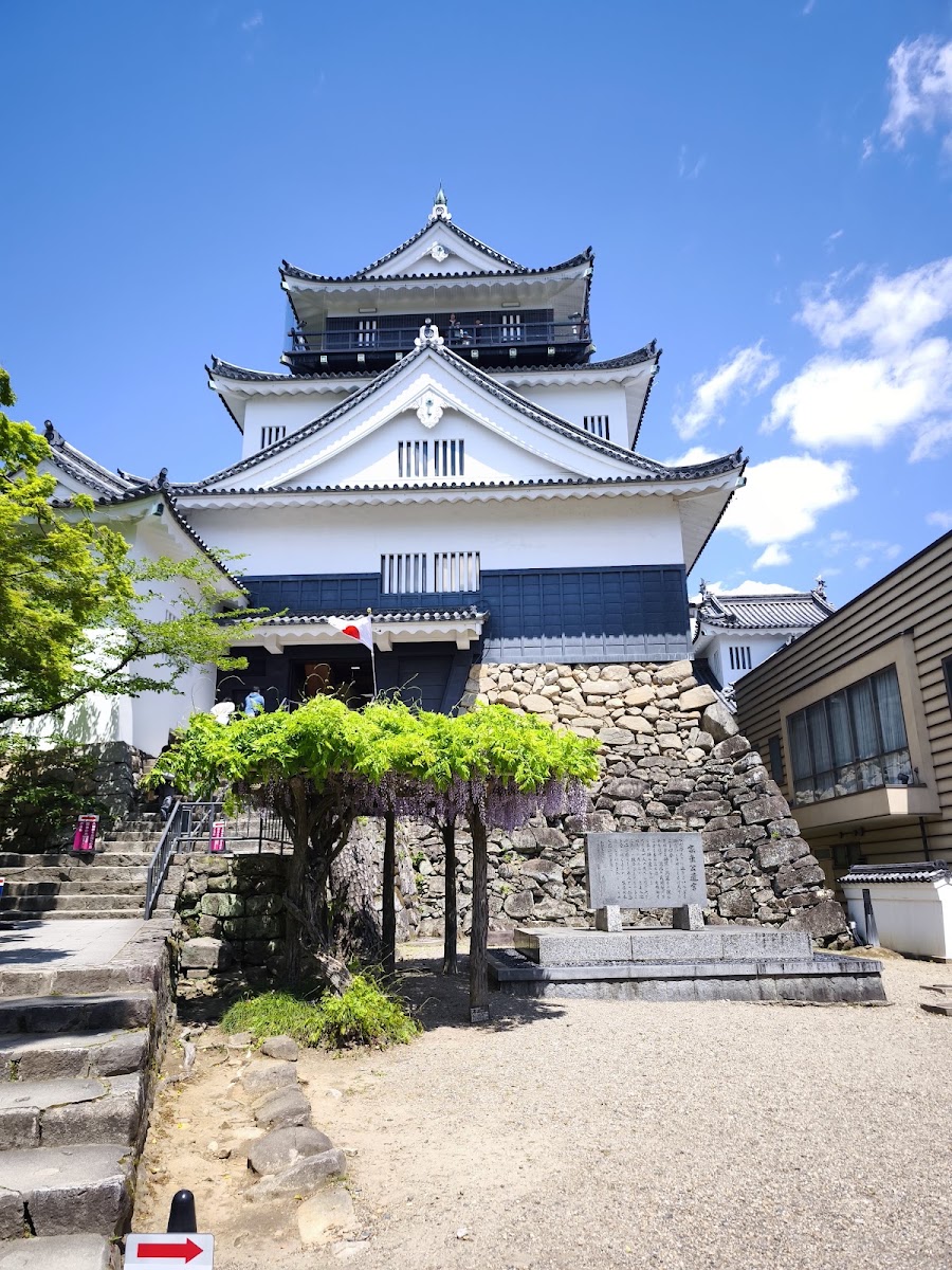 岡崎城主殿與前庭石碑