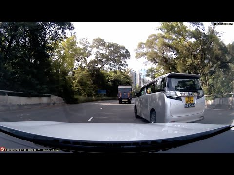 車CAM直擊 - 石門迴旋處 中港司機大地任我行 EK8927