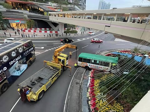 車CAM直擊 - 美田路近車公廟路迴旋處 兩綠van相撞 事發一刻