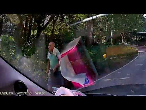 車CAM直擊 - 邊個屋企人呀？ 盲彎加個草叢阿伯 😱 西九龍走廊西