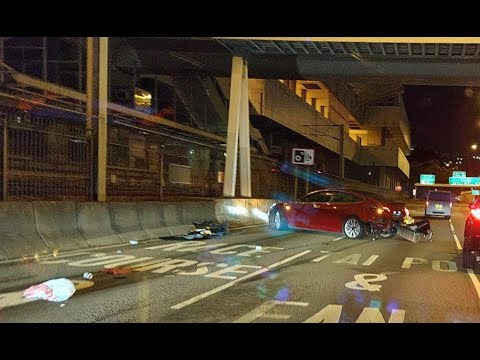 車CAM直擊 - 馬場對出往大埔交通意外，頭搖又尾擺～車頭散晒🎉