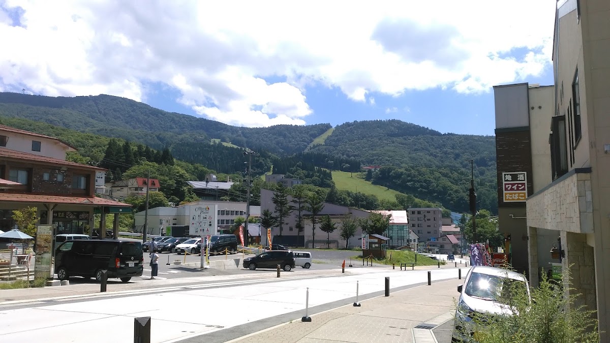 白天晴朗的藏王溫泉街景