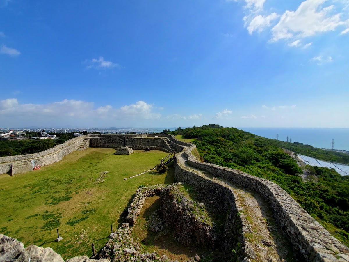 中城城城堡遺跡鳥瞰與石牆全景
