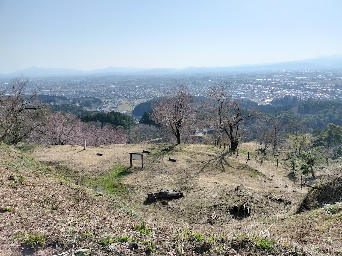 春日山城頂部遠眺城鎮風光