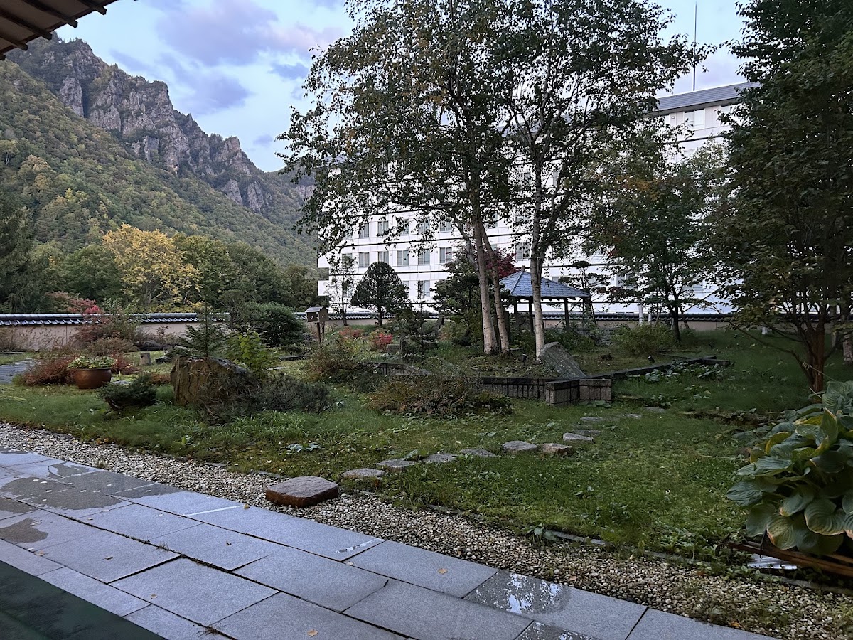層雲峽溫泉戶外庭園與山景
