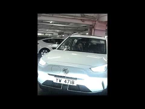 車CAM直擊 - 危險車場：YW4718 MG Auntie 奧海城車場逆線泊車