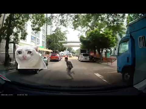 車CAM直擊 - 防禦駕駛 MAX 😵 小朋友一支箭跑過馬路