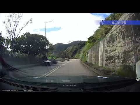 車CAM直擊 - (意外後現場) 思域大坳門路失控撞燈柱　女乘客重創送院不治