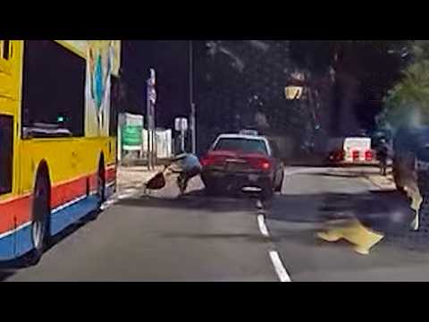 車CAM直擊 - 香島道女子心急跑過馬路  「人」撞車