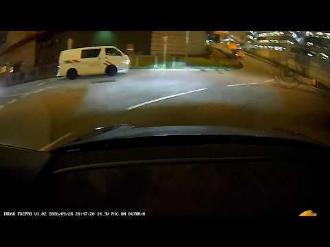 車CAM直擊 - 原來某駕駛學院師傅教迴旋處讓線右邊有車唔使慢駛或者停，可以直出👍 長知識！防禦性駕駛只係一個口號