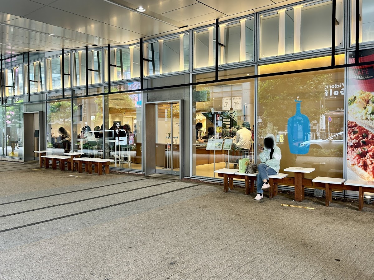 藍瓶咖啡新宿店戶外建築外觀與街景