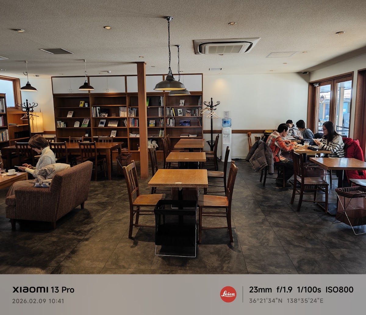 室內座位與書架