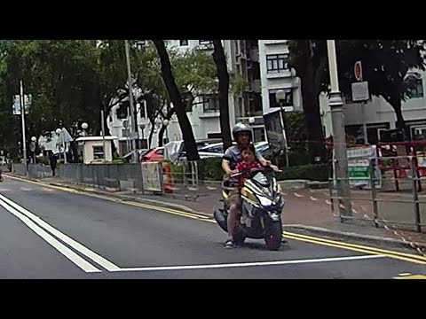 車CAM直擊 - 杏花邨 電單車司機帶埋小朋友坐電單車，仲要唔戴頭盔