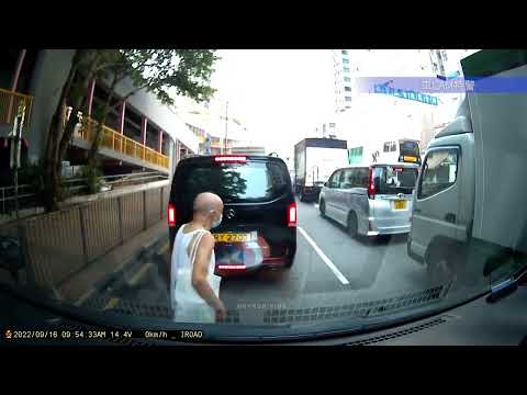 車CAM直擊 - 興芳路伯伯攝車過馬路 被貨車撞跌
