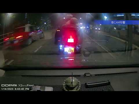 車CAM直擊 - 雷諾斜路溜後 疑似撞到尾隨電單車