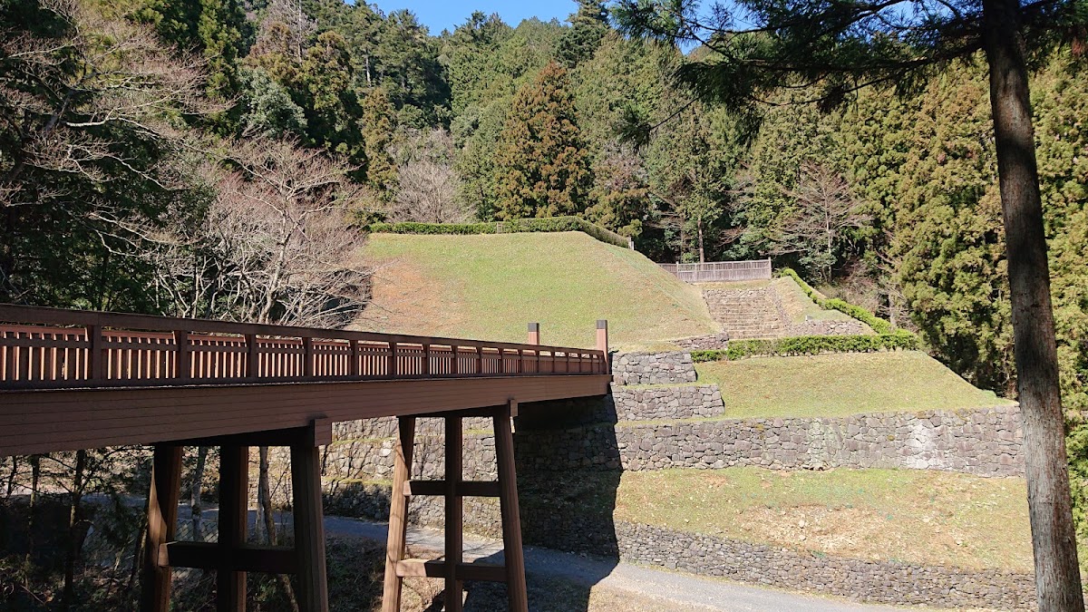 八王子城木橋與石垣整體大景