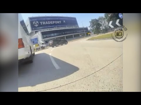 車CAM直擊 - 機場馬路炸彈🤦‍♂️ 迴旋處出口當入口