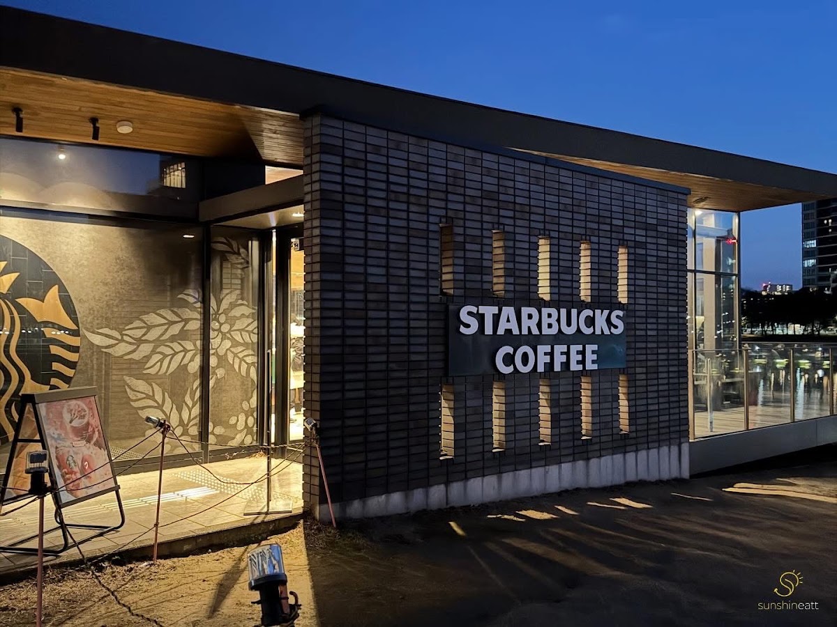 星巴克咖啡 富山環水公園店(スターバックス コーヒー 富山環水公園店) 實景照片 6