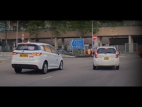 車CAM直擊 - 青衣北橋回旋處，日產 RD8992 cut線差啲撞車