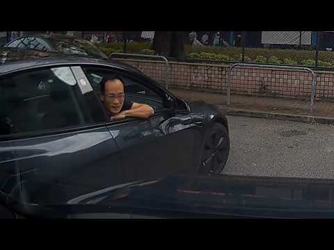 車CAM直擊 - 賤 Teslun 趁人地讓車 衝前搶錶位 最終報警齊齊唔好泊