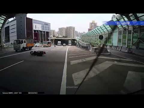 車CAM直擊 - 好彩維他貨車司機反應快😰 電單車司機炒車滾過兩線